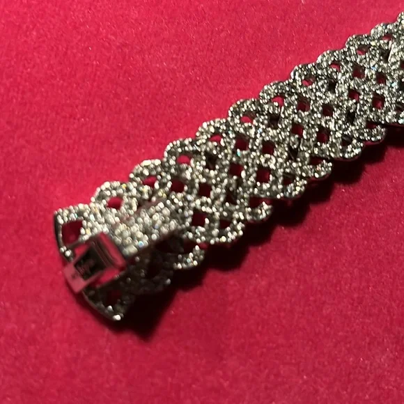 Authentic Swarovski Crisscrossed weave Diamond Bracelet. Excellent condition - Picture 12 of 17